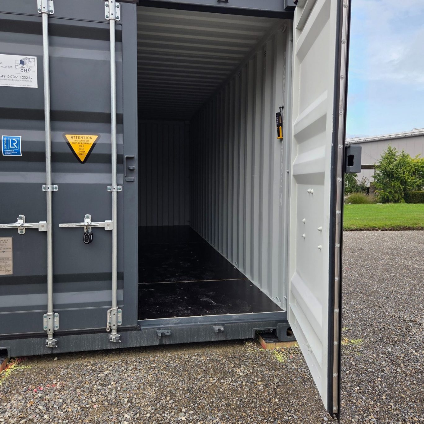 Lagerraum Self Storage Container Türe offen Lager-Rulfingen